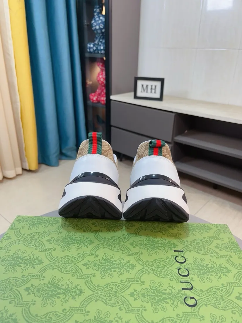 Men's shoes 💰438🌹🌹[GUCCI] Gucci's new lace-up casual men's shoes are on the market first, and the materials and workmanship are superior to all versions on the market. The highest quality shipped first-layer cowhide with imported original perforated materials➕Genuine leather lining, privately molded soft outsole, high foot comfort, imported special materials highlight the brand's unique charm, high-end customization 38-44